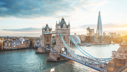 Tower Bridge in London, UK - obrazy, fototapety, plakaty