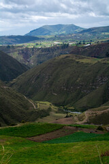 Obraz premium Valleys under the mountains full of green trees