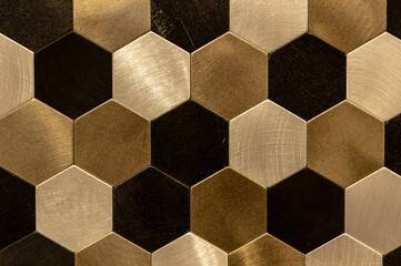 Golden hexagon cell tiling on the luxury decoration interior Gold metal honeycomb, hexagon, abstract metal background - obrazy, fototapety, plakaty
