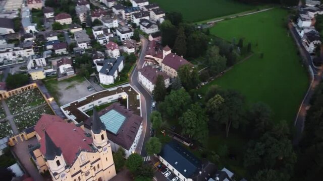Alte Kirche mit Friedhof in Bruneck, S&uuml;ditrol