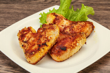 Roasted chicken wings with spices