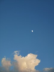 luna con nubes