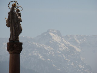 Maria Statue mit Alpenblick.