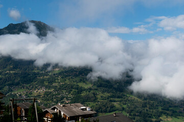 Fototapeta na wymiar Montagne en suisse Veysonnaz