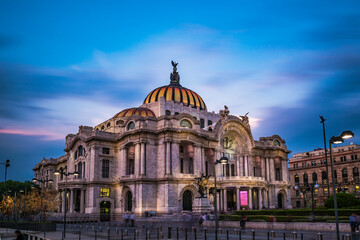 Obraz na płótnie Canvas Bellas Artes Palace at night, Mexico City