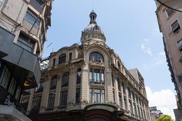 Fototapeta na wymiar Beau bâtiment dans la ville de Rosario, Argentine