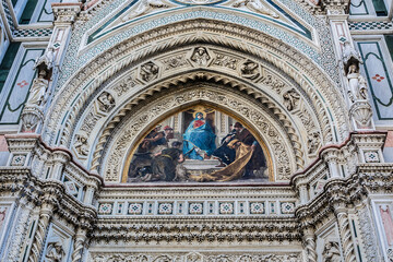 Fototapeta na wymiar Cathedral Santa Maria del Fiore (or Duomo di Firenze), was built between 1296 and 1436. Cathedral is one of largest in world. Architectural fragments of front facade. Piazza del Duomo, Florence, Italy