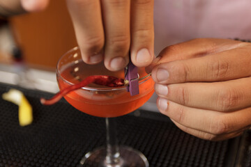 Detalle primer plano bebida preparada cocktail 