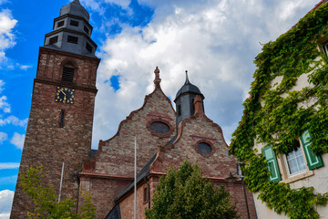 Fototapeta na wymiar Katholische Pfarrkirche St. Margaretha in Kahl am Main 