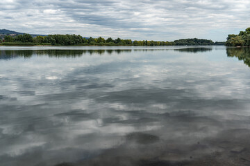 Flusslandschaft im Mittelrheintal