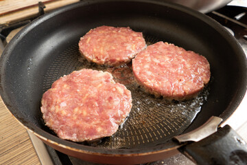 Frying hamburger cutlets