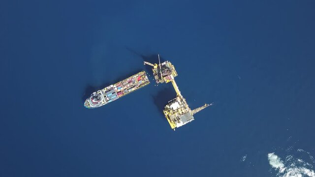 Support vessel for a rig less unit over the offshore production platform
