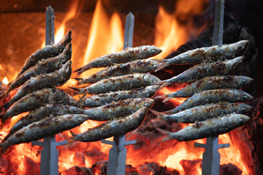 Espeto de sardinas al fuego de le&ntilde;a de olivo.