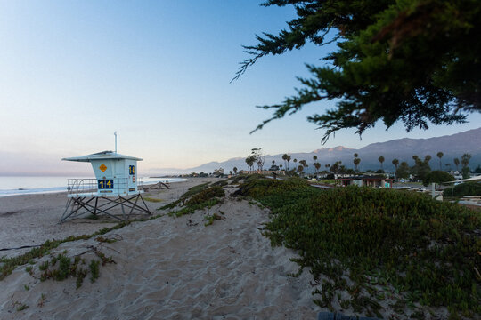 Lifeguard booth in Carpintiera at sunrise