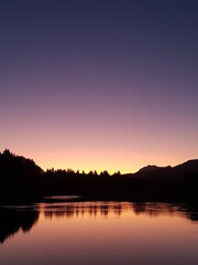 Obraz premium sunset over the lake