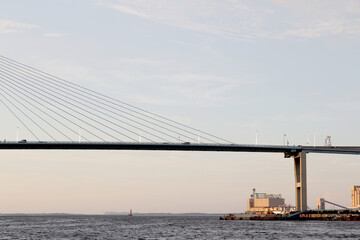 海と大きい橋
