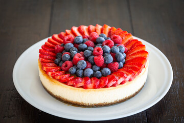 cheesecake with berries