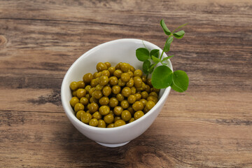 Canned Green peas in the bowl