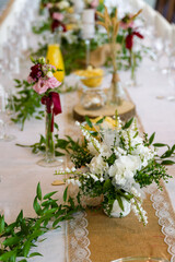 Flowers on the wedding table.