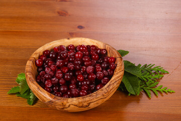 Cranberry in the wooden bowl