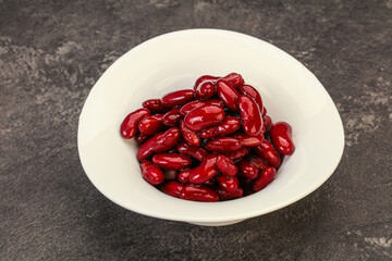 Red baked kidney in the bowl