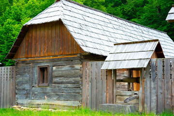 Naklejka premium peasant house in the traditional village with thatched roof and tile