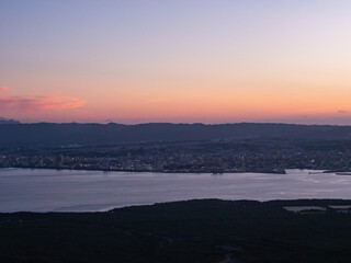 Fototapeta premium 桜島から夕暮れの鹿児島市街地