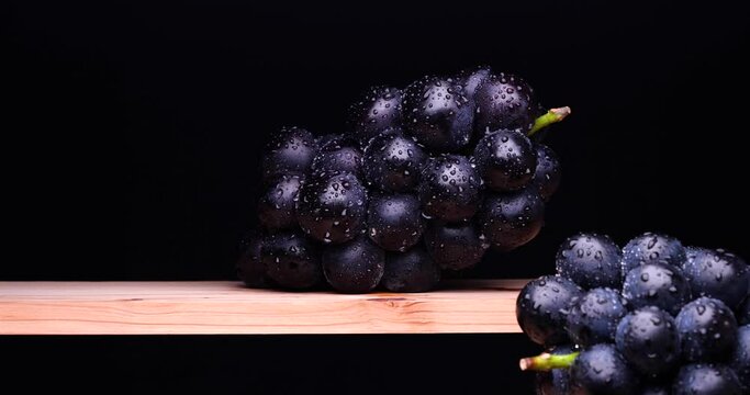 採れたての大粒ブドウをドリー撮影　ナガノパープルと言う品種