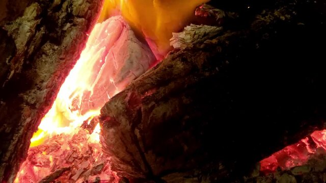 fuego de le&ntilde;a en tiempo real