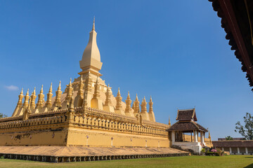 Fototapeta na wymiar Landmark of Laos in vientiane Wat Pha That Luang, Vientiane, Laos.