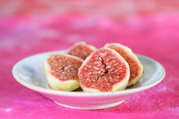 お皿にのった　古江のいちじく