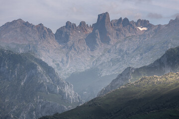 Obraz premium Naranjo de Bulnes, known as Picu Urriellu, from Pedro Udaondo Echevarria lookout point in Picos de Europa National Park, Asturias in Spain