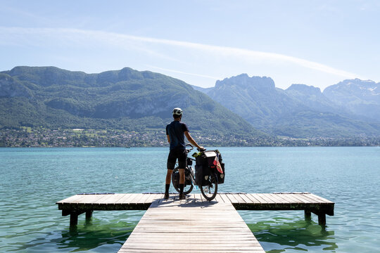 Lac d'Annecy &agrave; v&eacute;lo.