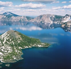 crater lake © Zoomtraveller