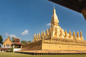 Fototapeta na wymiar Landmark of Laos in vientiane Wat Pha That Luang, Vientiane Capital, Laos.