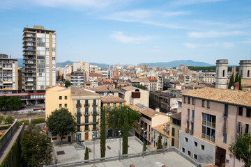 Fototapeta premium The beautiful cityscape, great cathedral and the red roofs of the medieval city of Girona, Spain