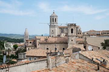 Fototapeta na wymiar The beautiful cityscape, great cathedral and the red roofs of the medieval city of Girona, Spain