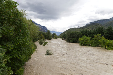 Fototapeta na wymiar Hochwasser in den Alpen bei Arco am Gardasee