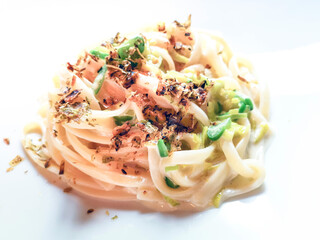 Tagliatelle with chicken, mushrooms, cream and chives