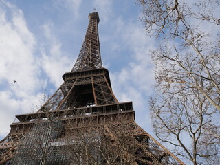 Tour Eiffel en contre plong&eacute;e