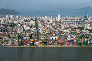 Obraz na płótnie Canvas Vista aérea do Porto de Santos .