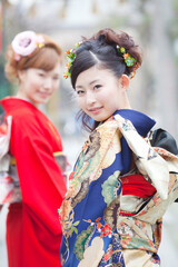Fototapeta premium 振袖姿の女性2人