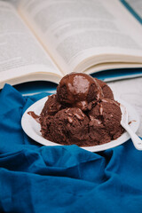 sorvete chocolate com calda