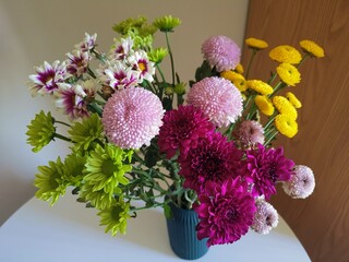 bunch of daisy flowers