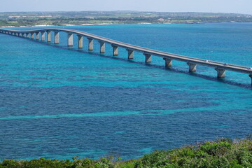 Obraz premium Kurima Bridge and Beautiful Sea View of Miyako Island, Okinawa Prefecture, Japan