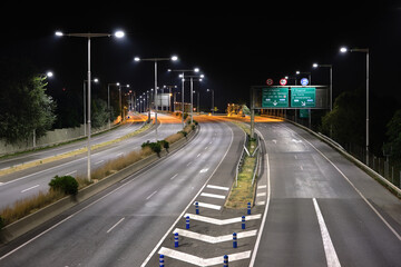 Fototapeta na wymiar Iluminación nocturna autopista. Street light over highway