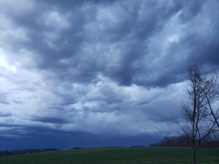Fototapeta na wymiar storm clouds over the field