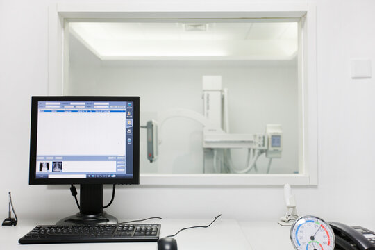 Medical digital radiography system and control room