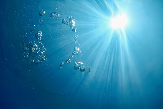 Sun Rays Bubbles Stock Illustrations – 1,001 Sun Rays Bubbles Stock  Illustrations, Vectors & Clipart - Dreamstime