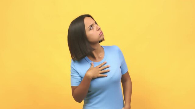 Young indian woman pointing up, looking surprised and amazed, is presenting a product
